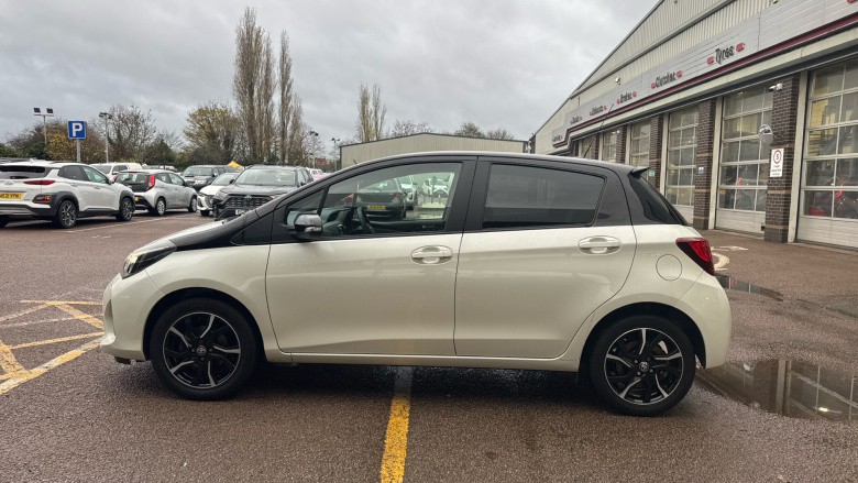 Toyota Yaris 1.33 VVT-i Design 5dr Petrol Hatchback